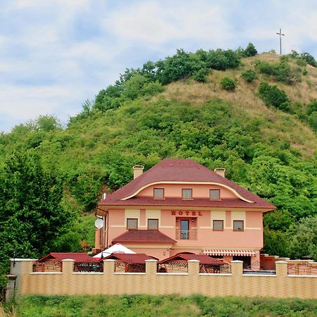Hotel Magnat Mukaczewo Zewnętrze zdjęcie