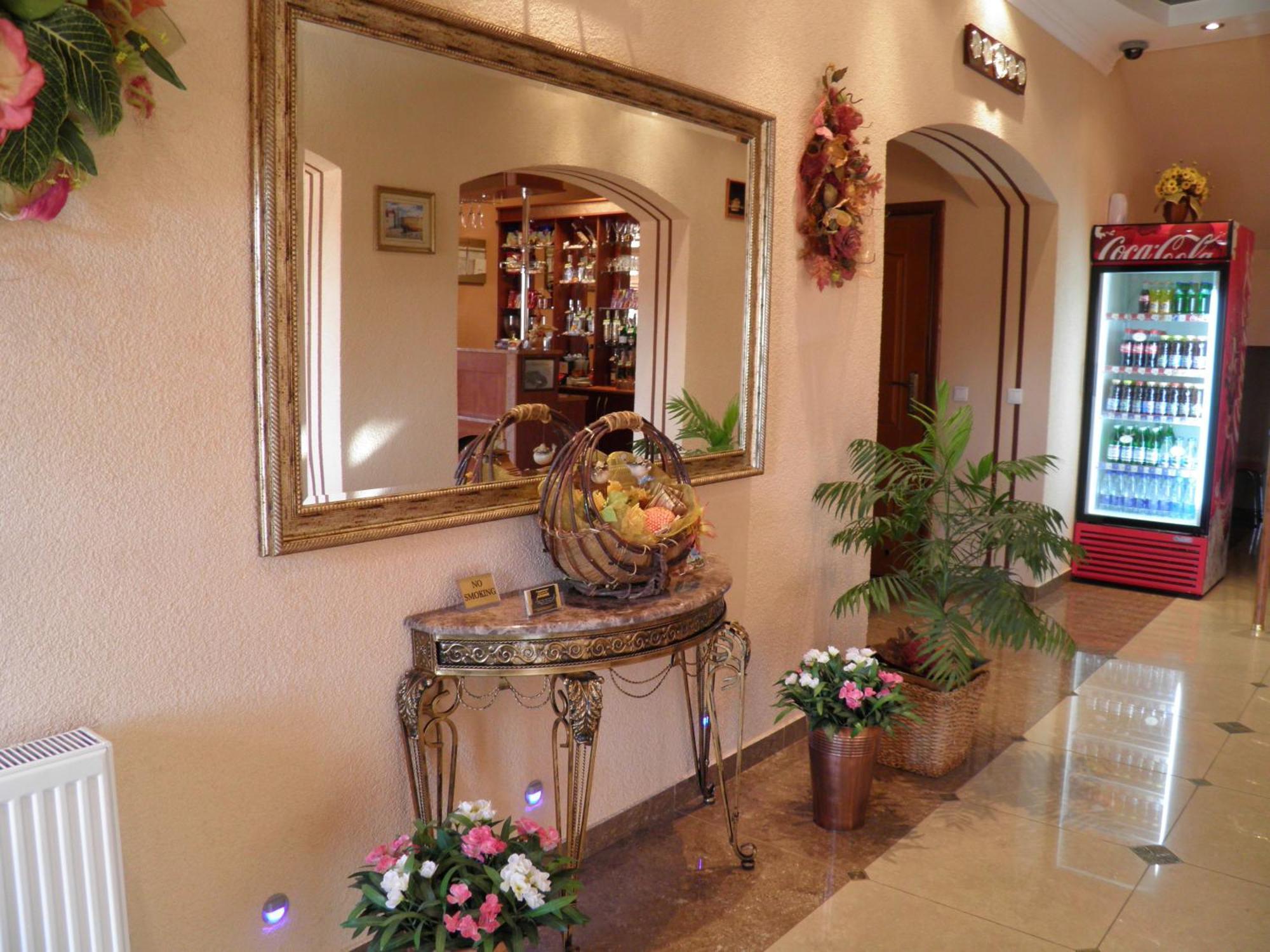 Hotel Magnat Mukaczewo Zewnętrze zdjęcie