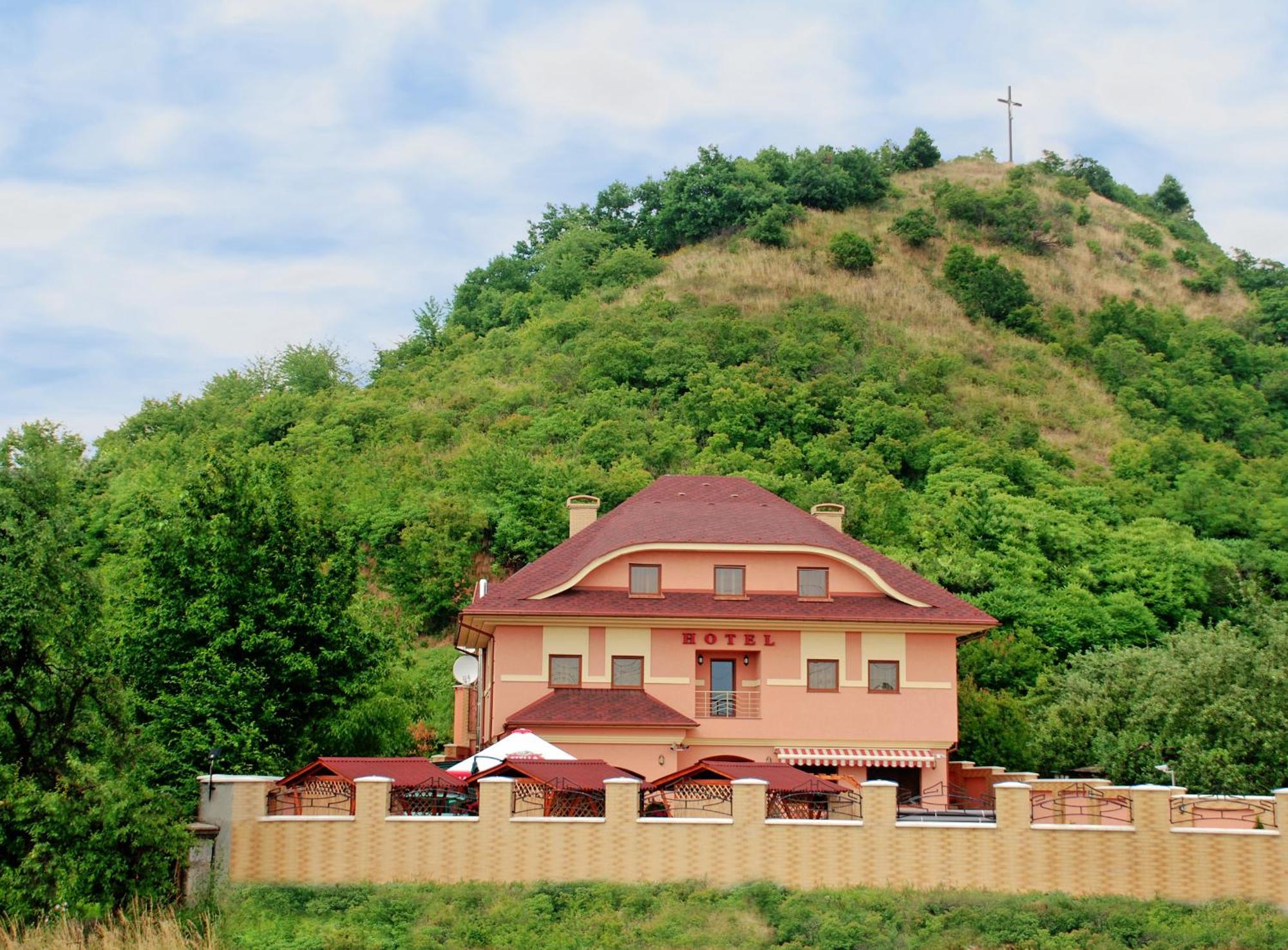 Hotel Magnat Mukaczewo Zewnętrze zdjęcie